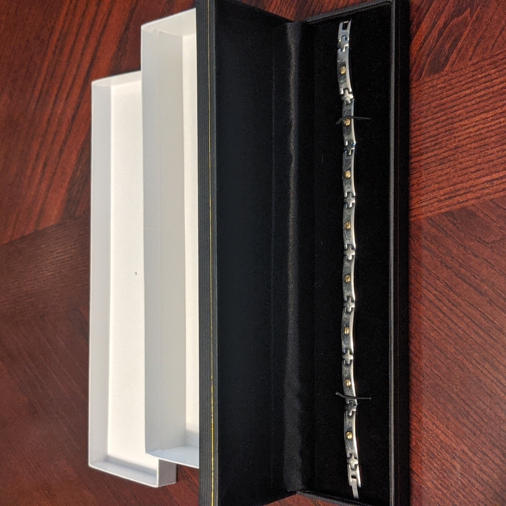 D. Geller & Son 18K~Italy Stainless Steel Bracelet B.N.  8.5"